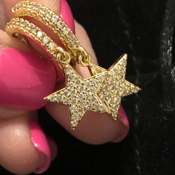 Mini Star huggie hoop earrings - Picture 2 of 4